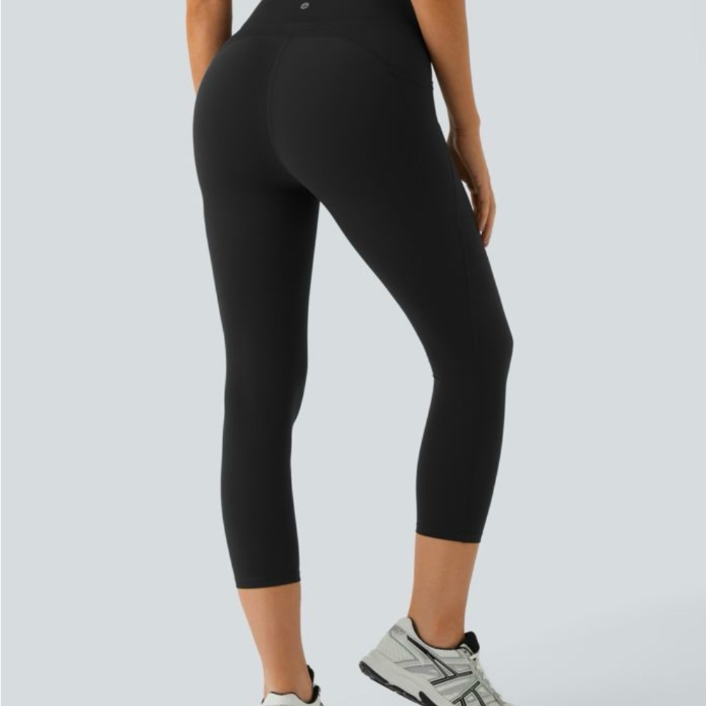 Halara UltraSculpt SoCinched High Waisted  Side Pocket Capri Leggings